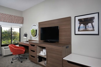 Room, 1 King Bed, Non Smoking, Refrigerator & Microwave (Balcony)