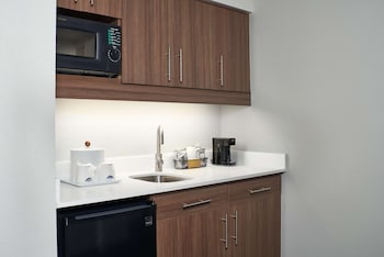 Room, 1 King Bed, Non Smoking, Refrigerator & Microwave (Balcony)