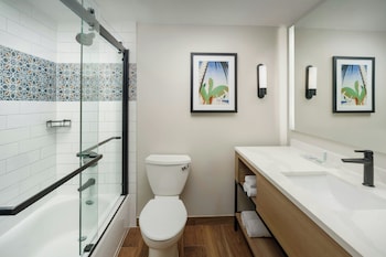 Room, 2 Queen Beds, Hearing Accessible, Ocean View
