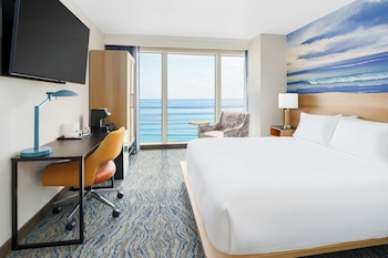 Room, 1 King Bed, Accessible Bathtub, Ocean View