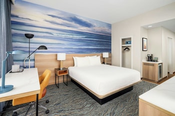 Suite, 1 King Bed, Accessible Bathtub, Ocean View