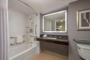 Room, 1 Queen Bed, Accessible (Mobility/Hearing Tub)