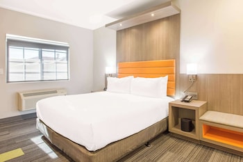 Standard Room, 1 King Bed, Non Smoking