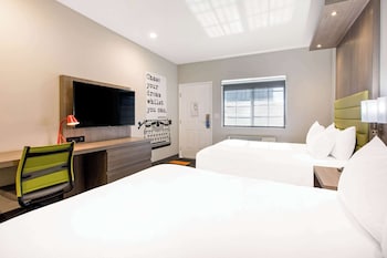Standard Room, 2 Queen Beds, Non Smoking