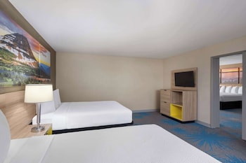 Suite, Multiple Beds, Non Smoking (One Bedroom)