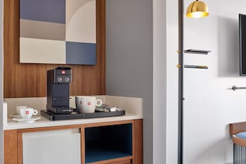 Deluxe Room, 1 King Bed (Mobility Accessible, Roll-In Shower)