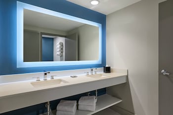 Room, 2 Queen Beds, Balcony, Tower (View)