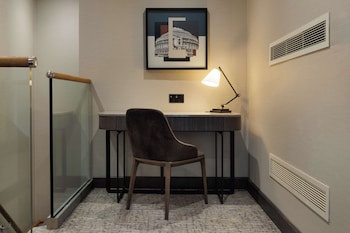 Suite, 1 King Bed