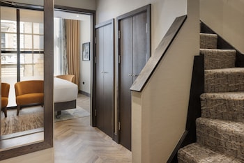Suite, 1 King Bed