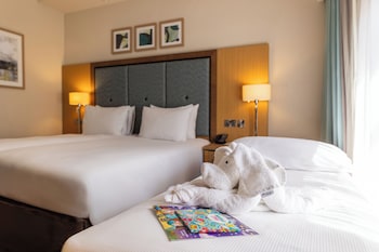 Family Room, 1 Queen Bed, Non Smoking (Deluxe)