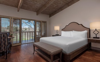 Premium Room (Golf or Spa View)