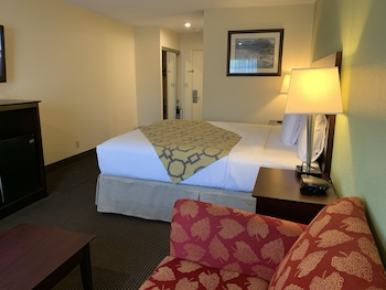 Deluxe Room, 1 King Bed, Non Smoking (Upgraded)