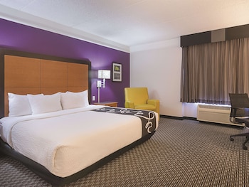 Room, 1 King Bed, Accessible, Non Smoking (Mobility, Bathtub with Grab bars)