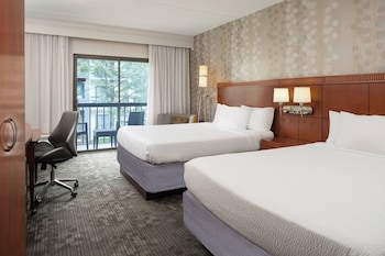 Room, 2 Queen Beds, Hearing Accessible (Accessible Bathtub)