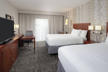 Room, 2 Queen Beds, Hearing Accessible (Accessible Bathtub)