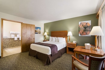 Standard Room, 1 Queen Bed, Accessible, Bathtub