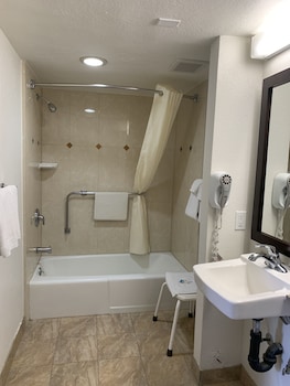 Room, 2 Queen Beds, Accessible Bathtub