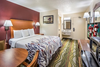 Deluxe Room, 1 Queen Bed (Upper Floor, Smaller, Smoke Free)