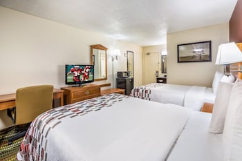 Deluxe Room, 2 Queen Beds (Smoke Free)