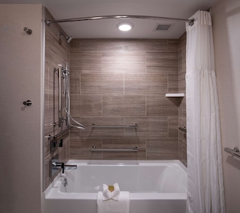 Room, 2 Queen Beds, Accessible, Bathtub (Mobility)