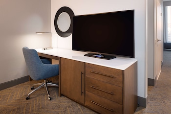 Studio, 1 King Bed, Accessible (Hearing)