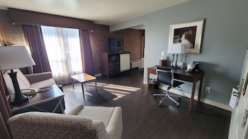 Suite, 1 Queen Bed, Non Smoking (Pet Friendly;with Sofabed)