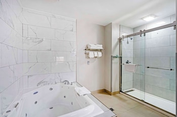 Suite, Multiple Beds, Non Smoking, Jetted Tub
