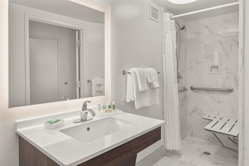 Standard Room, 1 Full Bed (Roll-In Shower)