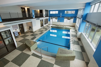 2 DOUBLE BEDS POOLSIDE - DIRECT POOL ACCESS