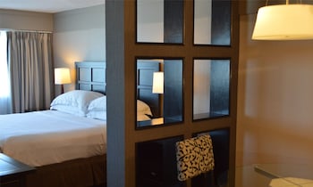 1 KING 1 BEDROOM SUITE EXEC LEVEL - SOAKER TUB