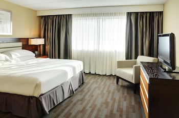 1 KING DELUXE SUITE WITH PARLOR - SOFA BED