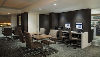 2 DOUBLE BEDS 1 BEDROOM EXECUTIVE LEVEL SUITE