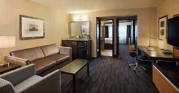 2 DBLS EXEC LEVEL SUITE MOBILITY ACCESS TUB