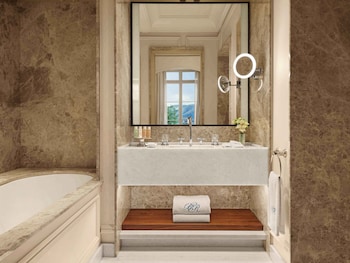 Lake View Heritage Suite