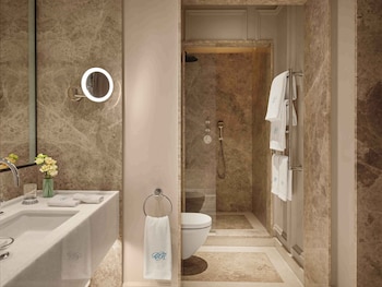 Lake View Heritage Suite