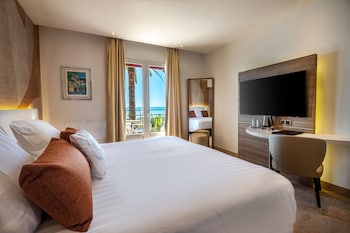 Deluxe Room, 1 Queen Bed, Balcony, Sea View