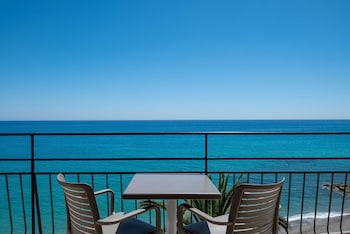 Deluxe Room, 1 Queen Bed, Balcony, Sea View