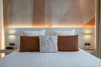 Comfort Room, 1 King Bed, Non Smoking, Sea View (Twin bed on request)