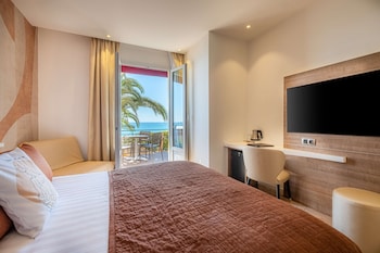 Junior Suite, 1 Queen Bed, Balcony, Sea View (with Single Sofabed)