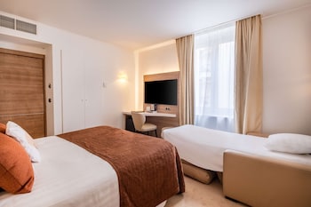 Junior Suite, 1 Queen Bed, Non Smoking, Mountain View (with Single Sofabed)
