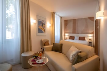 Junior Suite, Multiple Beds, Non Smoking, Mountain View (with Sofabed)
