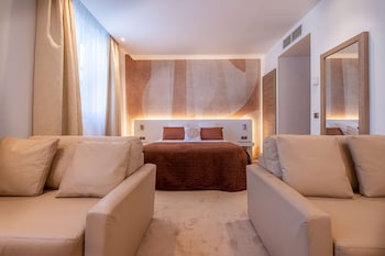 Junior Suite, Multiple Beds, Non Smoking, Mountain View (with Sofabed)
