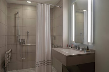 Room, 2 Queen Beds (Mobility/Hearing Accessible, Tub)