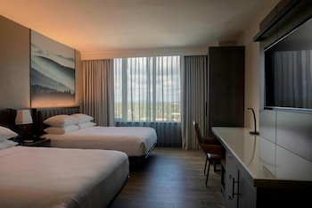 Room, 2 Queen Beds (Mobility/Hearing Accessible, Tub)