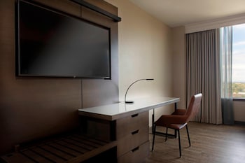 Room, 2 Queen Beds (Mobility/Hearing Accessible, Tub)