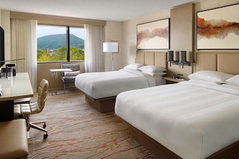 Room, 2 Double Beds (Hearing Accessible)