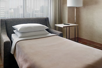 Room, 1 King Bed (Mobility Accessible, Roll-In Shower)