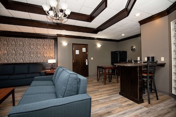 Suite, 1 King Bed, Non Smoking, Kitchenette (with Sofabed)