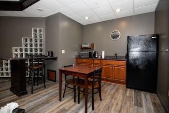 Suite, 1 King Bed, Non Smoking, Kitchenette (with Sofabed)