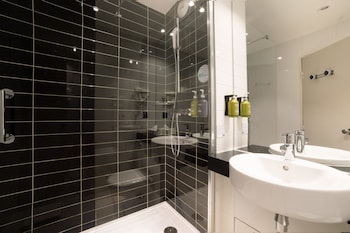 Standard Room, 1 Queen Bed (Free Breakfast)